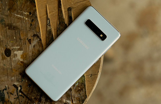 Samsung-Galaxy-S10-Plus-Back-Angle-1340x754.jpg