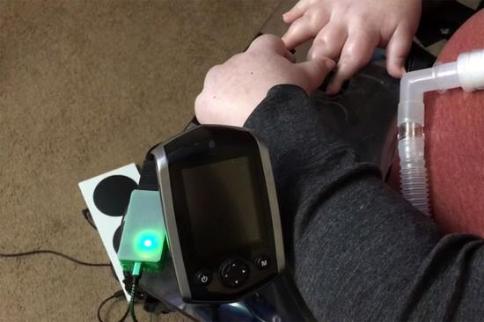  ▲ 轮椅控制器可以控制 Xbox 手柄