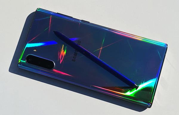 Samsung-Galaxy-Note-10-and-S-Pen-on-table-with-colored-reflections-1340x754.jpg