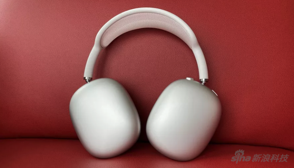 AirPods Max的耳机主题采用了金属外壳